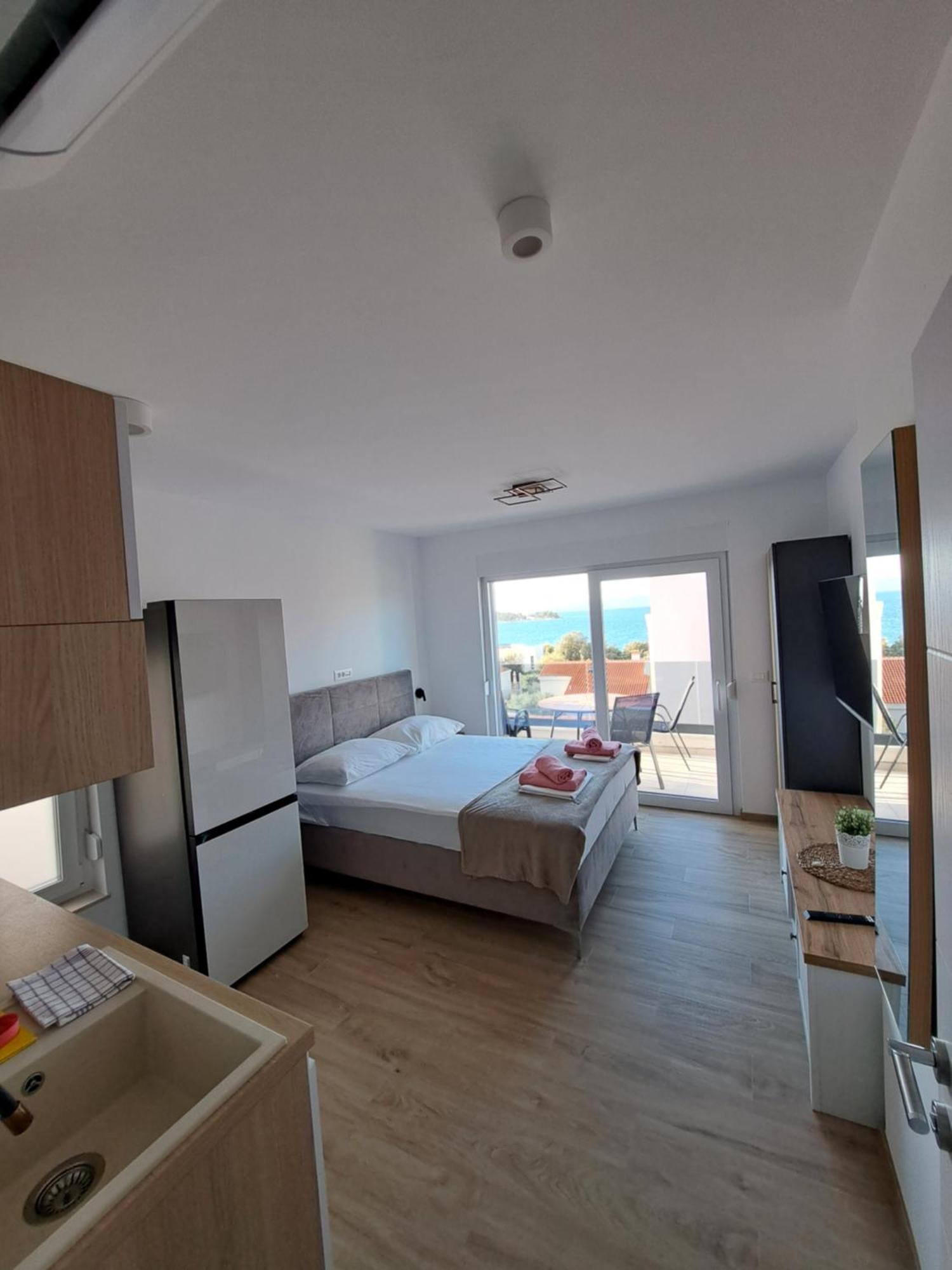 M&M Luxury Apartments Petrcane Exterior photo