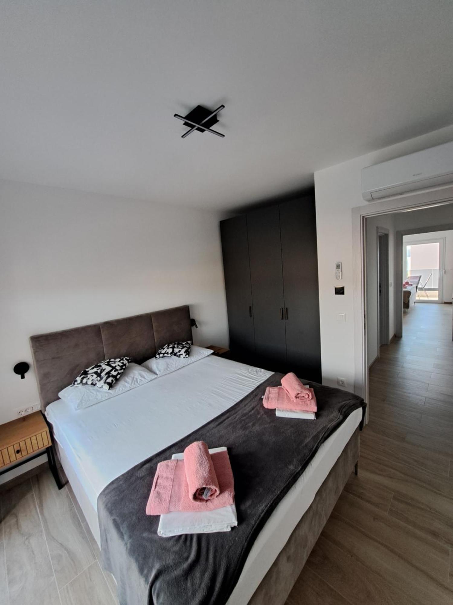 M&M Luxury Apartments Petrcane Exterior photo